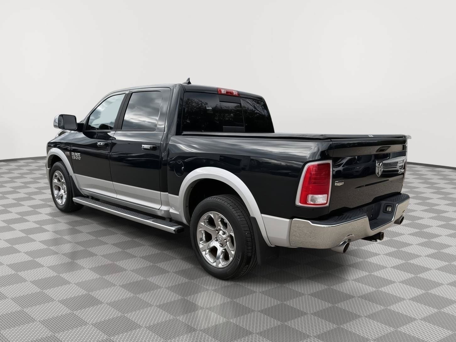 Used 2015 RAM 1500 Laramie w/ Convenience Group AWD/4WD image 5