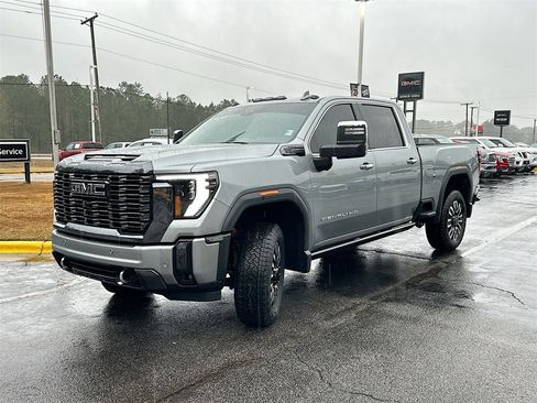 Used 2024 GMC Sierra 2500 Denali Ultimate image 2