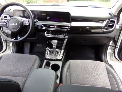 Used 2025 Kia Seltos S AWD/4WD image 19