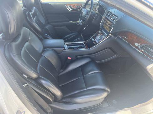 Used 2018 Lincoln Continental Premiere image 17