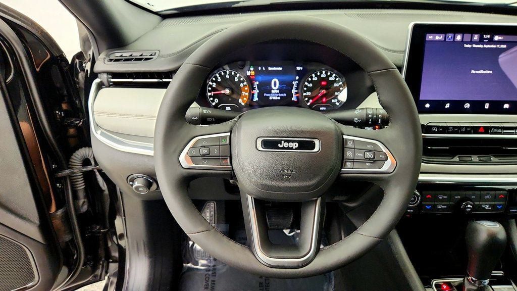 Used 2023 Jeep Compass Limited AWD/4WD image 13