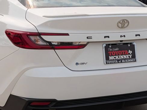 Used 2025 Toyota Camry SE FWD image 8