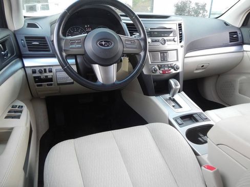 Used 2011 Subaru Outback 2.5i Premium w/ All-Weather Pkg AWD/4WD image 29