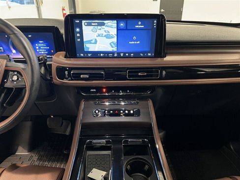 Used 2025 Lincoln Aviator Reserve w/ Luxury Package AWD/4WD image 18