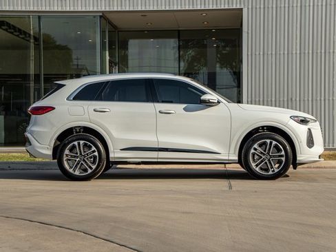 New 2025 Audi Q5 Premium w/ Convenience Package AWD/4WD image 4