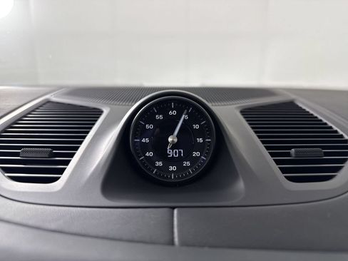 Certified 2025 Porsche Cayenne S AWD/4WD image 29