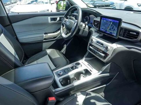Used 2022 Ford Explorer XLT w/ Equipment Group 202A AWD/4WD image 33
