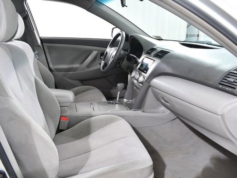Used 2010 Toyota Camry SE image 10