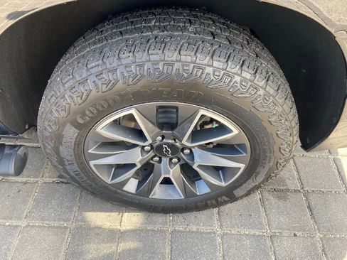 Used 2024 Chevrolet Suburban Z71 w/ Luxury Package image 9