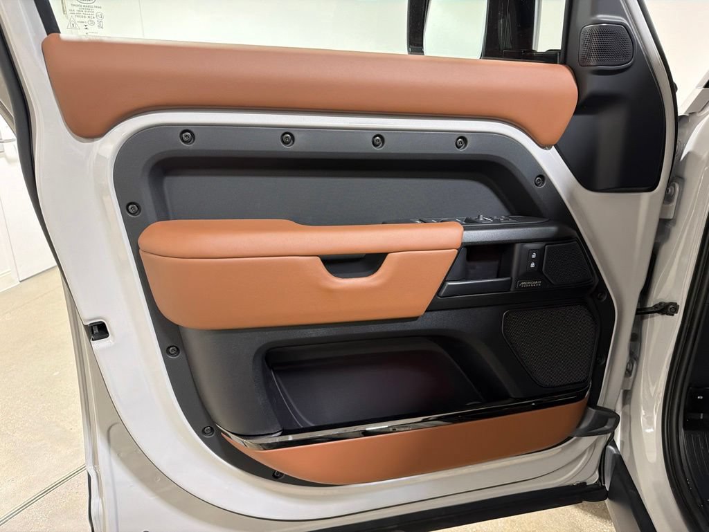 New 2026 Land Rover Defender 110 OCTA AWD/4WD image 9