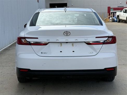 Used 2025 Toyota Camry LE image 5