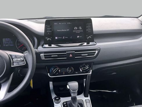Used 2023 Kia Seltos LX AWD/4WD image 7
