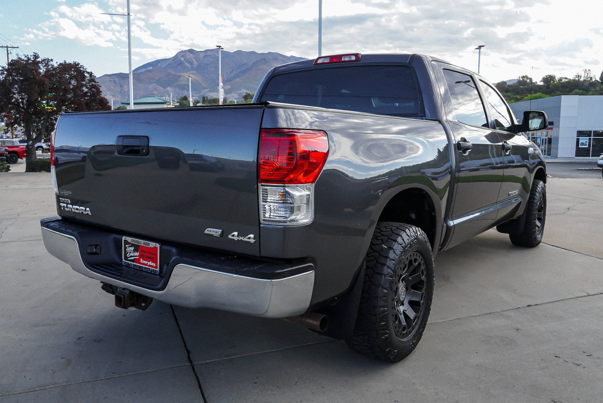 Used 2013 Toyota Tundra 4x4 CrewMax w/ Tow Pkg image 8