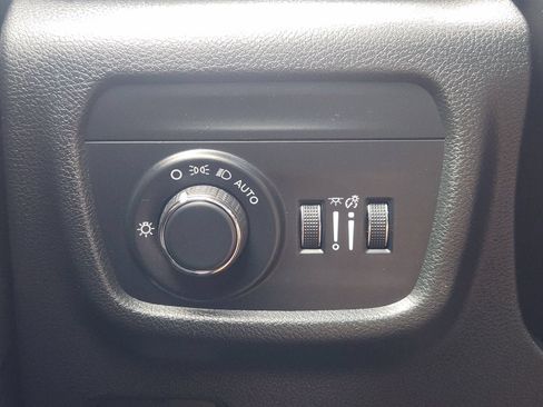 Used 2025 Jeep Grand Cherokee Laredo X RWD image 25