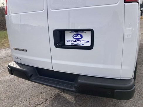 Used 2021 Chevrolet Express 2500 Work Van w/ Driver Convenience Package image 11