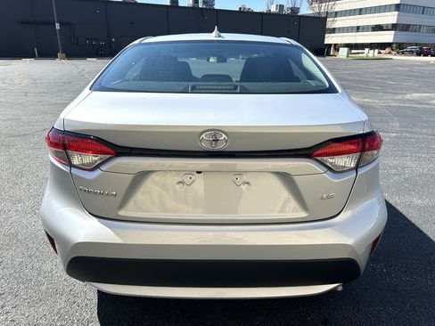 Used 2022 Toyota Corolla LE image 4