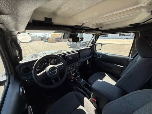 New 2025 Jeep Wrangler Unlimited Rubicon w/ XTREMEE 35" Tire Package image 21