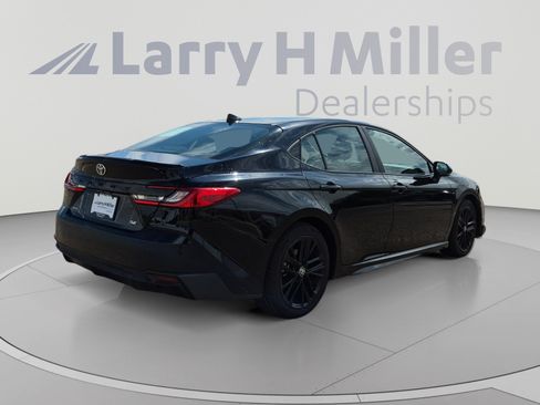 Certified 2025 Toyota Camry SE FWD image 5