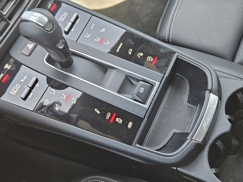 Certified 2024 Porsche Macan GTS image 20