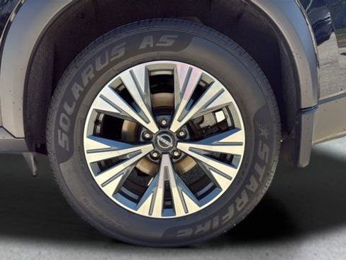 Used 2023 Nissan Rogue SV image 39