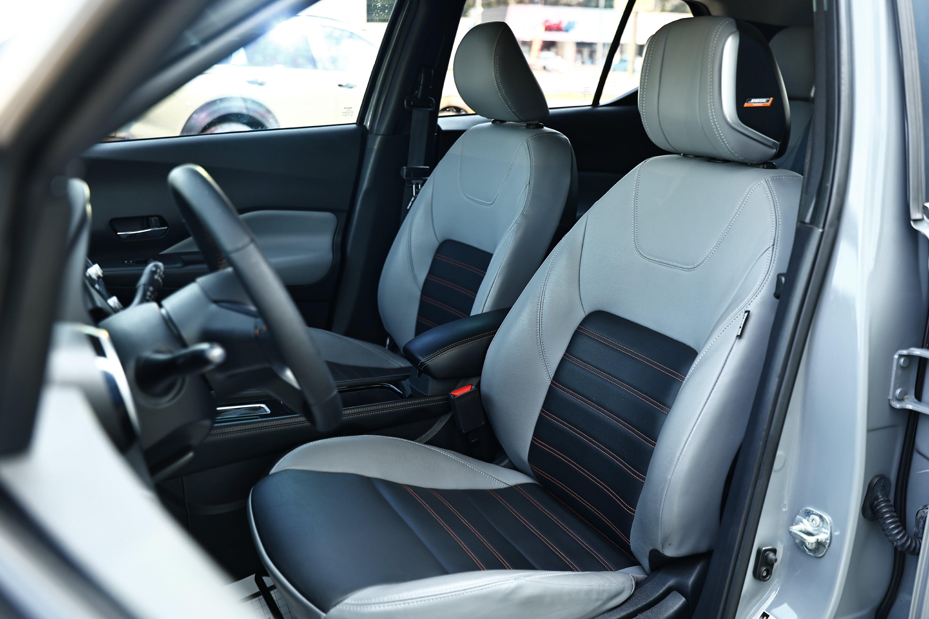 Used 2024 Nissan Kicks SR w/ SR Premium Package FWD image 20