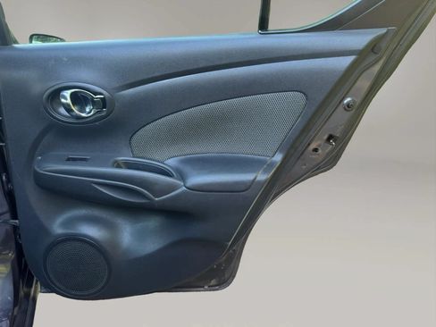 Used 2015 Nissan Versa SV FWD image 7