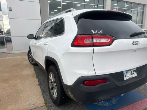 Used 2018 Jeep Cherokee Latitude Plus w/ Comfort/Convenience Group FWD image 7