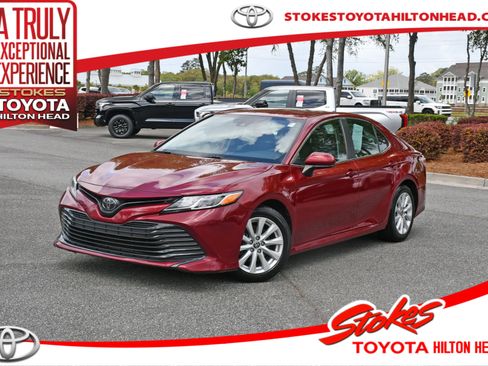 Used 2020 Toyota Camry LE image 1