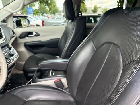 Used 2019 Chrysler Pacifica Limited FWD image 26