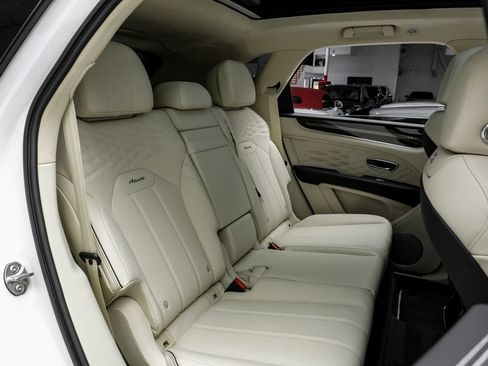 Used 2024 Bentley Bentayga AWD/4WD image 45