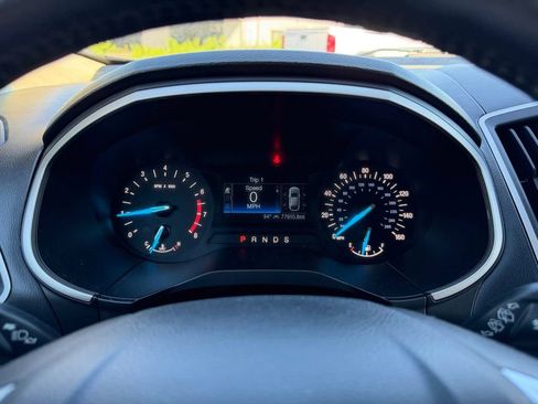 Used 2019 Ford Edge SEL image 24