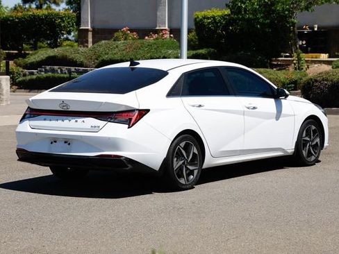 Certified 2021 Hyundai Elantra Limited w/ Cargo Package FWD image 5