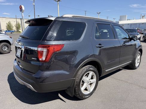 Used 2017 Ford Explorer XLT w/ Equipment Group 202A AWD/4WD image 5