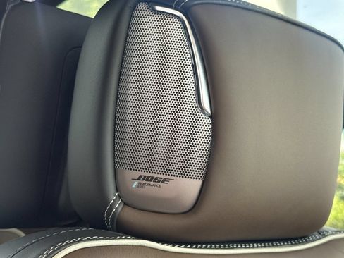 New 2026 GMC Yukon Denali Ultimate w/ LPO, Floor Liner Package AWD/4WD image 21