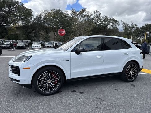 Used 2024 Porsche Cayenne S image 11