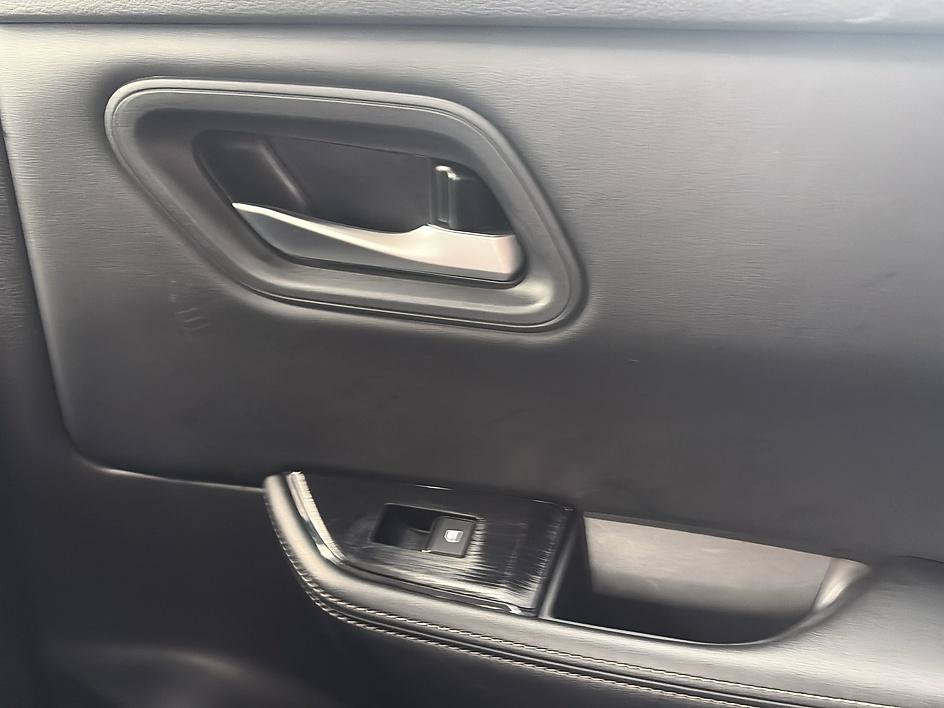 Certified 2025 Nissan Rogue SV FWD image 21