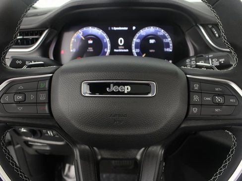 New 2025 Jeep Grand Cherokee L Laredo image 13