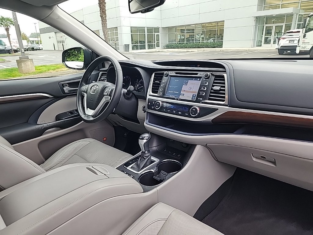 Used 2015 Toyota Highlander Limited AWD/4WD image 21