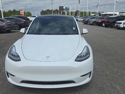 Used 2023 Tesla Model Y AWD image 2