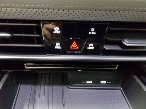 New 2025 Volkswagen Atlas Peak Edition SE image 36