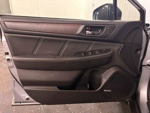Used 2019 Subaru Outback 2.5i Limited AWD/4WD image 6
