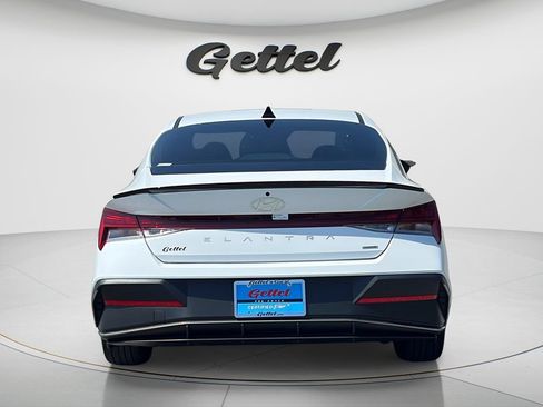 Used 2025 Hyundai Elantra SEL FWD image 6