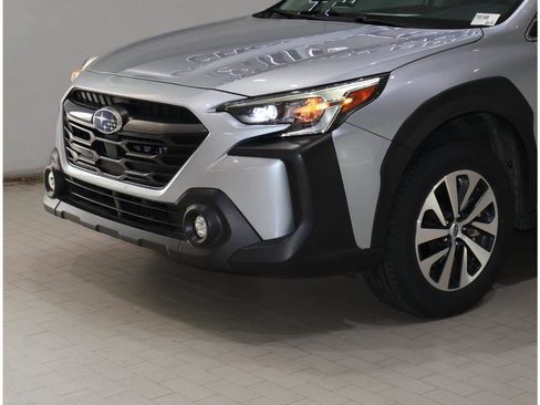 Used 2025 Subaru Outback Premium w/ Popular Package #1A AWD/4WD image 2
