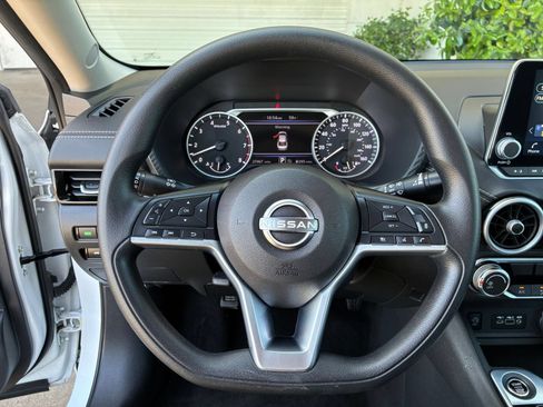 Used 2025 Nissan Sentra SV FWD image 28