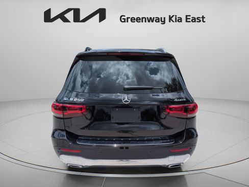Used 2022 Mercedes-Benz GLB 250 4MATIC image 7