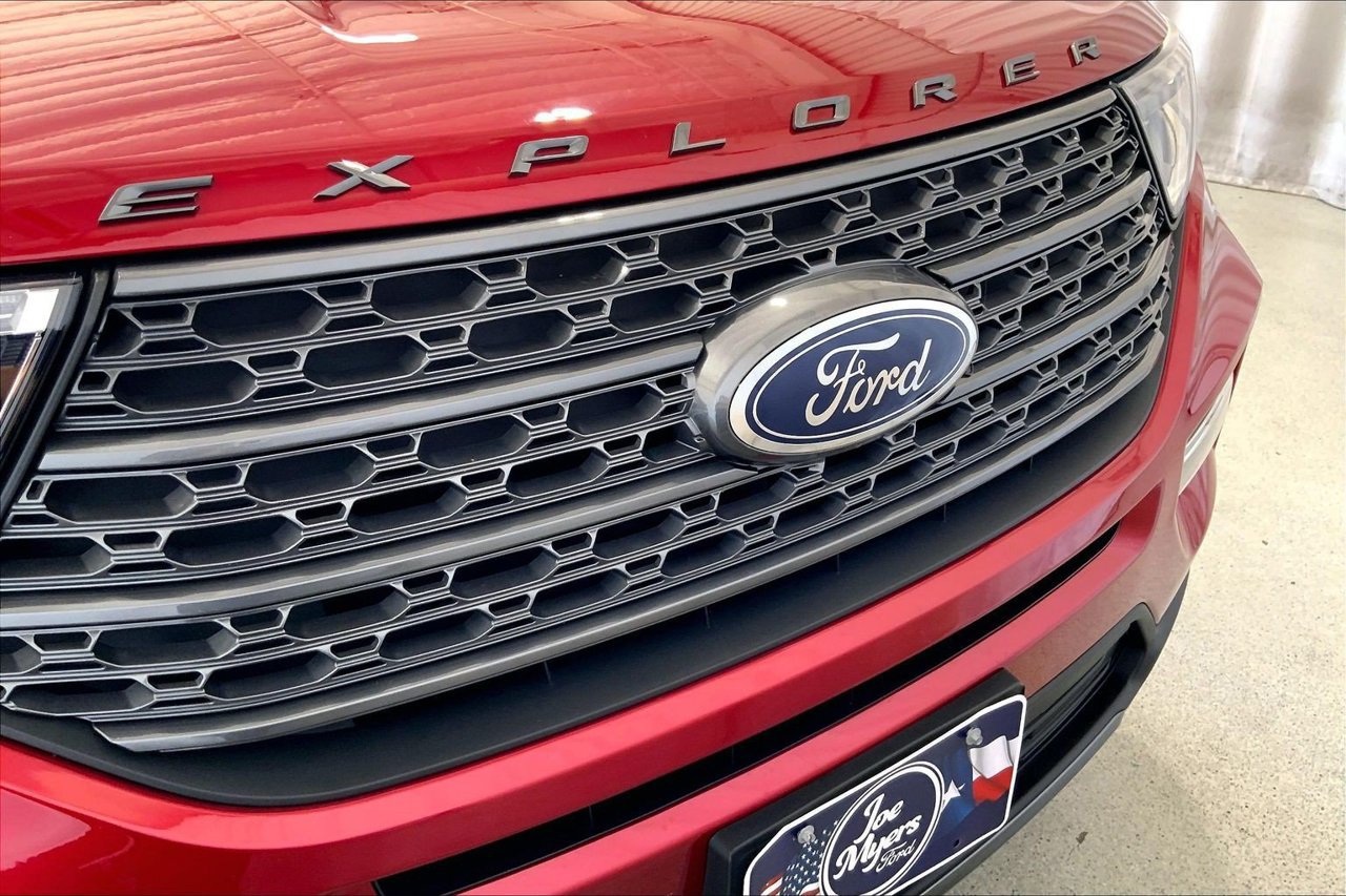 Used 2023 Ford Explorer XLT w/ Equipment Group 202A RWD image 30