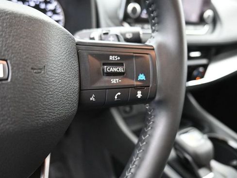 Used 2025 Nissan Rogue SV image 7