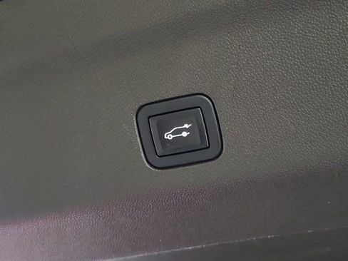 Used 2023 GMC Yukon Denali w/ Advanced Technology Package RWD image 10