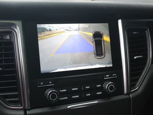 Used 2018 Porsche Macan S image 21