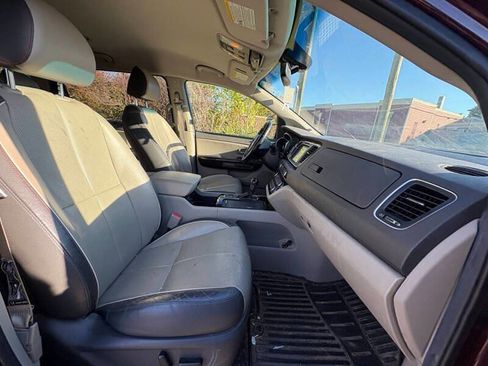 Used 2016 Kia Sedona SX image 6